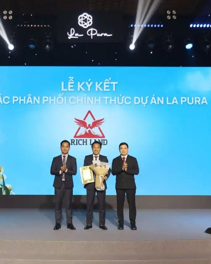 lễ ký kết đối tác la pura